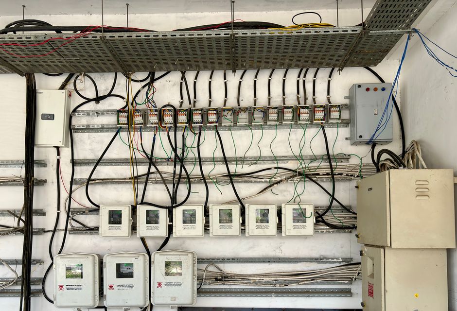 Elektrika v stanovanju iz sedemdesetih: obnova brez presenečenj